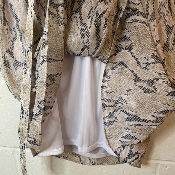 GUC Express Metallic Snakeskin Print Ruffle Sleeve Tie Waist Dress Size Large - Picture 5 of 7